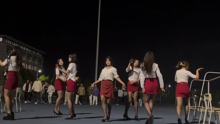 [Jiangxi Agricultural University]: In the entertainment industry, I only watch female college studen