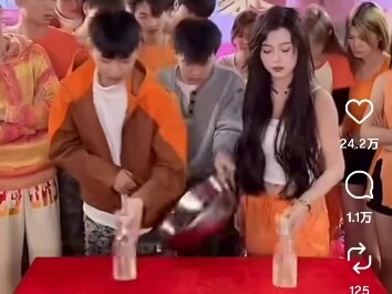 这个国内的直播录屏已经火到外网去了，评论区沸腾了