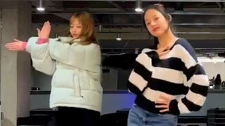 【敏琳】就你俩穿拖鞋跳
