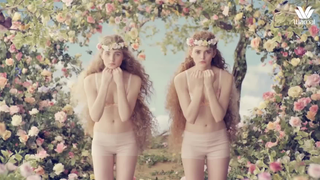 โฆษณาชุดชั้นในที่ถ่ายโดยสาวรัสเซียสุดน่ารัก น่ารักเกินไปแล้ว!