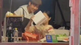 "Selalu ada momen indah dalam hidup yang membuat kita tetap percaya pada cinta!"