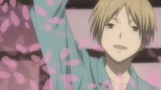 Sansan draws cherry blossoms with her little feet, so cute