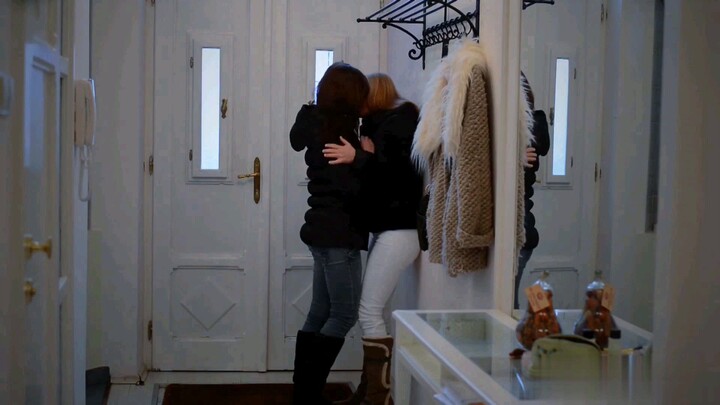 lesbian kissing
