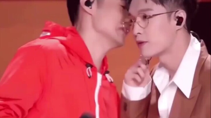 Zhang Yixing’s “boyfriend‑level” moments gone wrong over the years! He even pulled Wang Yibo away in