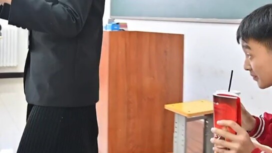 The movement is very smooth. This student is awesome. He can predict the beginning but not the end.