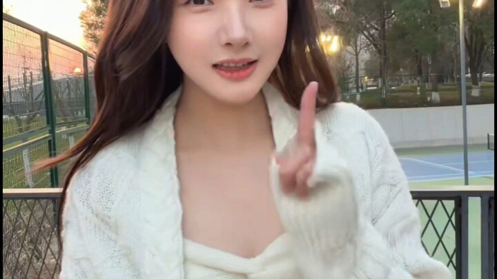 โง่โง่ใช่ไม่ใช่อย่างนั้นโอ้วังXiaoหญ้าจีนภาษาเหอหนานฉบับ傻傻的耶，这样不行哦王小草中国河南话版