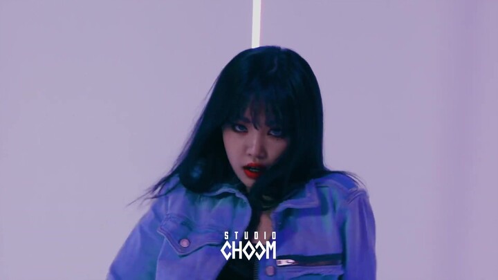 Seo Soo-jin sexy cover of Ariana7 Rings! SOOJIN I can do it!