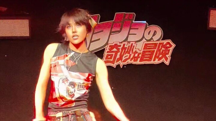 في شيان، قام جو دي بارتجال أغنية gimme × gimme