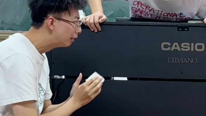 المدير تشانغ: فقط قل هل حلّوا لك الأمر في النهاية أم لا؟