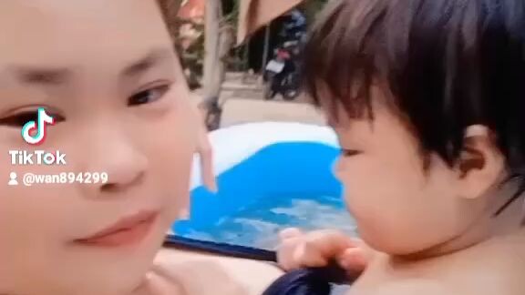 เล่นน้ำ