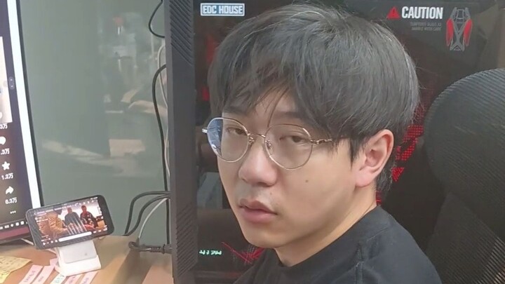 老板：什么B动静？