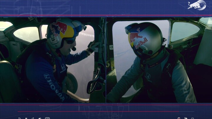 RedBull Plane Swap ผิดพลาด - นักบินคนหนึ่งสลับกันได้สำเร็จ เครื่องบินอีกลำหมุนออกจากการควบคุม