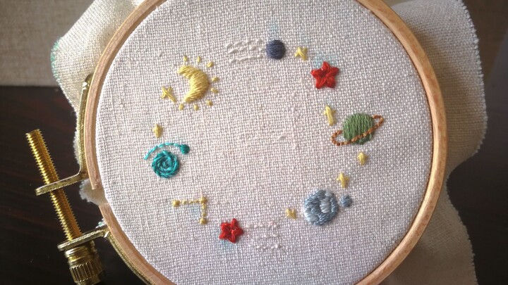 【刺绣教程·星空系列】各种星球、星星和月亮的刺绣方法，绣出属于自己的星空吧~