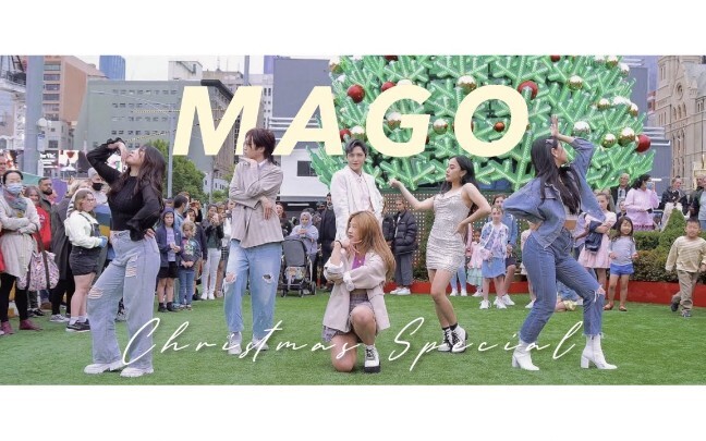 GFRIEND - 'MAGO' Melbourne street guy performs a dance cover with a speaker, showcasing K-pop in pub