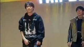 I won't allow anyone to not see this dance, our Ziyu is amazing