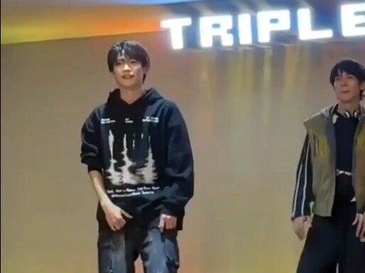 I won't allow anyone to not see this dance, our Ziyu is amazing