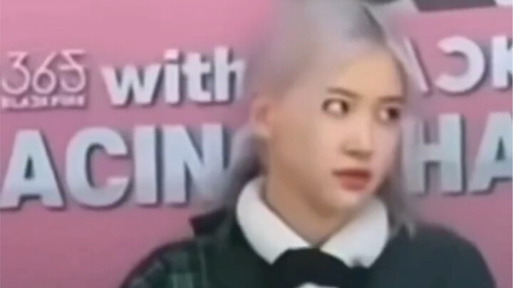 โรส: ผู้ชายทั้งหลาย ขอร้องล่ะ อยู่ห่างฉันหน่อยได้ไหม