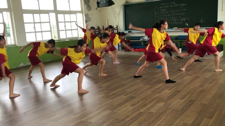 Middle school dance class~