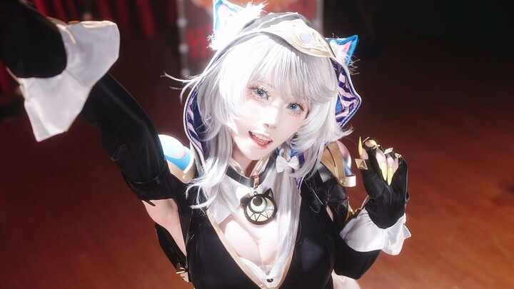 The enchanting cat