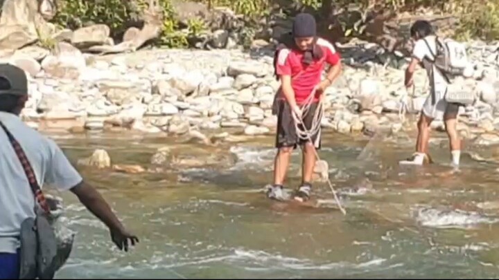 cast netting in Nepal | himalayan trout fishing with handmade cast net |