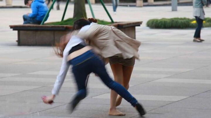 Các anh hùng bàn phím, đừng có nghĩ đến việc xúc phạm anh trai tôi!