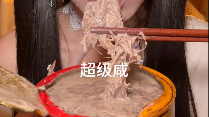 Siapa yang berani menantang makanan kaleng ikan haring?