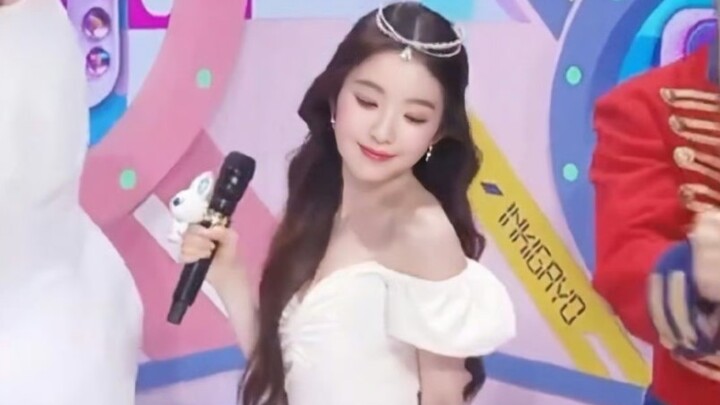 Looks like these guys are on a government-funded fan trip (no way!) Juliet is seriously stunning!