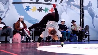 高颜值街舞女神 动作太厉害啦 全场尖叫