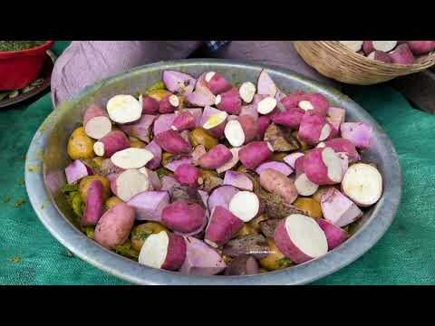 Món ăn đường phố  Ấn Độ/Món Gujarati Truyền thống Ubadiyu Nấu Qua Bánh Bò Dung