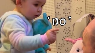 挨训的爸爸😅“未经允许不可以拿走我的玩具”