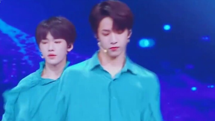 ทั้งหน้าตาและรูปร่างก็เยี่ยมยอด หลิวเหยาเหวิน นักเรียนมัธยมต้นที่หล่อที่สุด หล่อเหลาและมีกล้ามเป็นมั