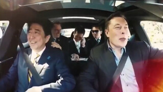 2014年马斯克带安倍飙车的真实影像，两人在车上嘻嘻哈哈，非常高兴