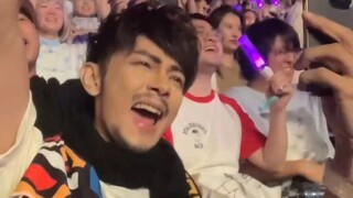 พี่ใหญ่แห่งชาร์ต วังตงเฉิง มาที่งาน BML เพื่อให้กำลังใจเสี่ยวเหมย หนุ่มหล่อดังก้องตะโกนเชียร์อย่างบ้