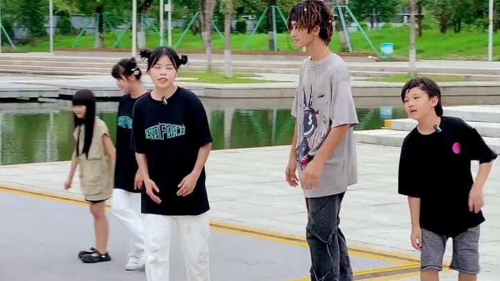 Tôi hoảng loạn khi nhảy xuống chướng ngại vật trên sông. Trượt ván, xin đừng bắt chước các động tác 