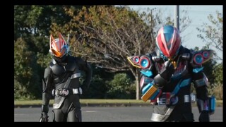 Saku Empat Dimensi Ksatria [Edisi Teater Kamen Rider Ji Fox]