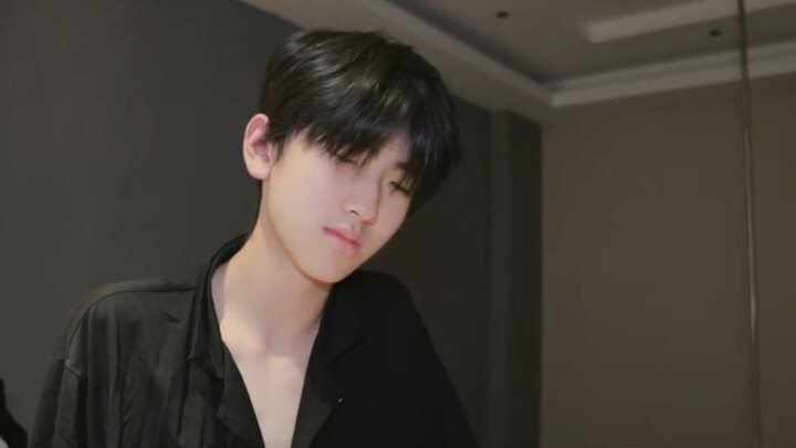 【Zuo Qihan】It’s one thing to wake up my little Qiqi so early to be the host, but why is the content 