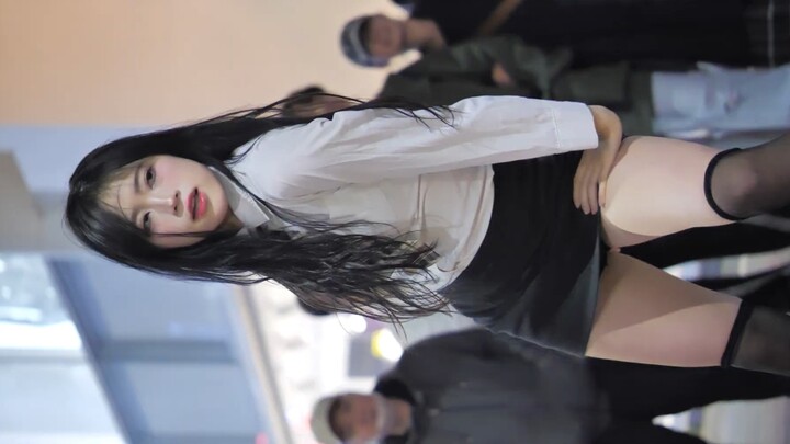 Nothing to do today, listening to music at the entertainment district: SPARKY – Kiki 404 (New Eraa) 