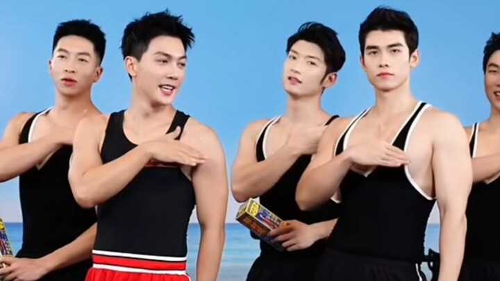 Direktur Mi juga mengenakan rompi, tetapi terlalu malu untuk melakukannya.