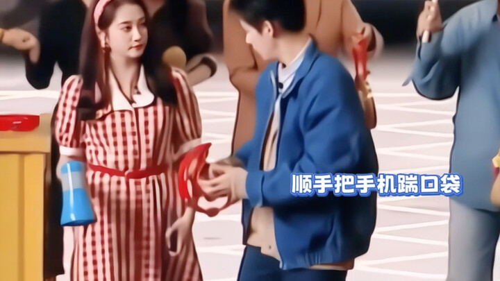 Quan Hiểu Đồng cũng không ngờ rằng người hợp cặp nhất với mình lại là Vương An Vũ
