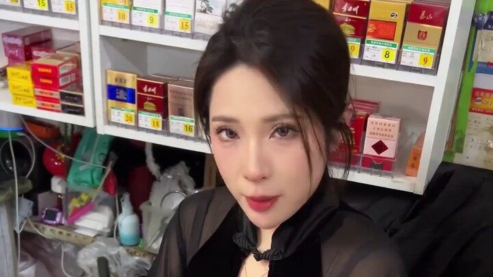 玩鹰的被鹰给叼了