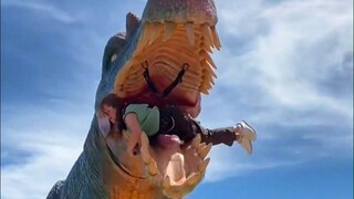 哥伦比亚的Gondava恐龙主题公园里，游客可以体验被恐龙“吃”进嘴里