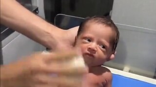 What should we do if a baby doesn't cry at birth?