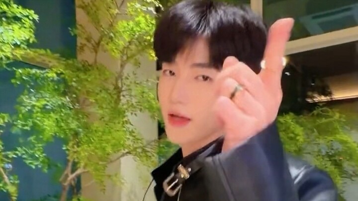 ก่อนที่หานเจิ้นจะไปหาจางฮ่าวเพื่อท้าดวล อาฮ่าวก็เตรียมท่าเต้นไว้ล่วงหน้าเรียบร้อยแล้ว ถ่ายทำไปอย่างร