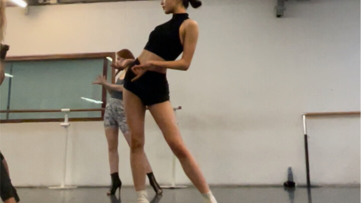 Paris | Dancing on the other side of the world