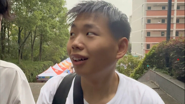 أطول طريق ليس طريق السكن الجامعي، بل حِيَلُ الزملاء الكبار.