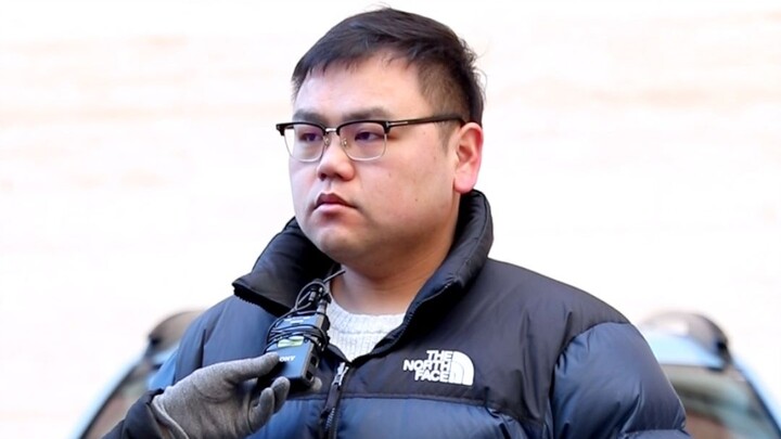 Who Should You Flaunt to Make Money?