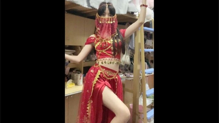 كلّ مهجع فيه شخص يكاد يكون إلهيًا.