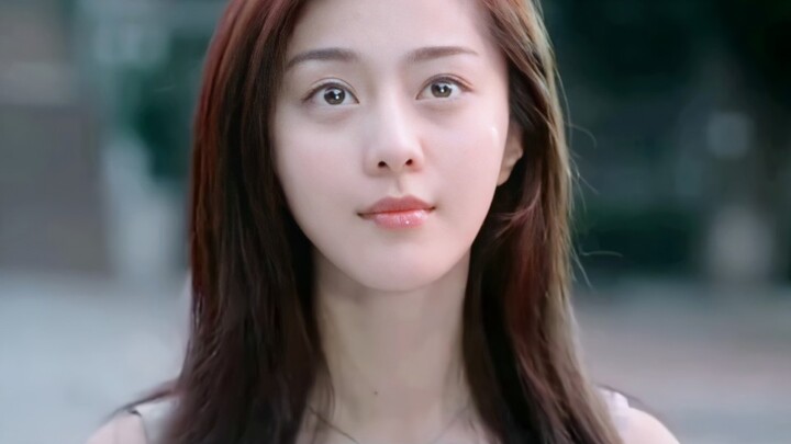 Trông xinh thế này, bảo sao mới vào trường đã được công nhận là hoa khôi của trường.