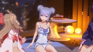 Xiang Wan made her first appearance in pajama style and was so shy that she hid from the camera fran