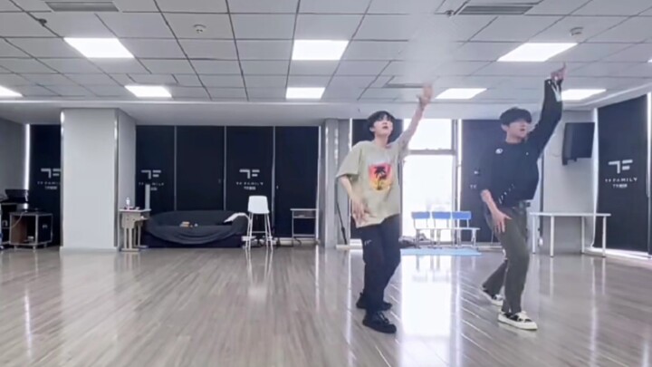 【سو شين هاو】المجرفة التدريبية في مدونة ويبو الخاصة بتشانغ جون هاو، سيكون من الرائع إذا نشرها هو بنفس